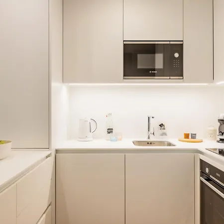Renovato Deluxe Apartment *
